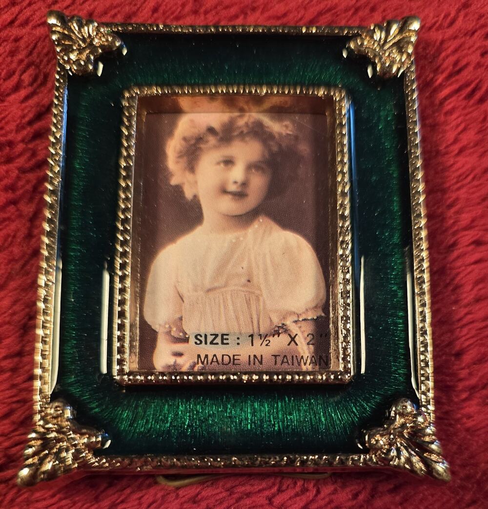 Vintage Mini Green Gold Picture Frame 1.5 x 2 Taiwan Ornate Easel Back